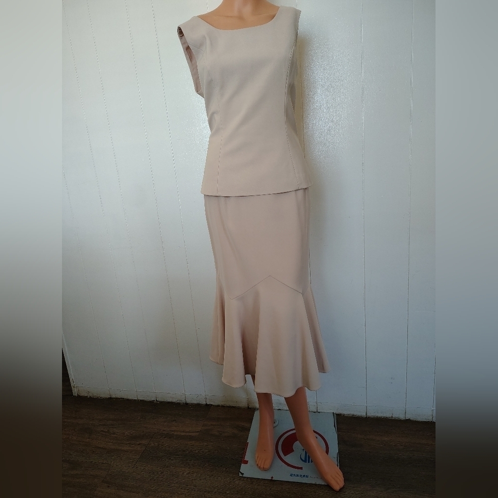 Elite Champagne Elegant Beige Suit with Lace Accents Size 8 - Picture 4 of 16